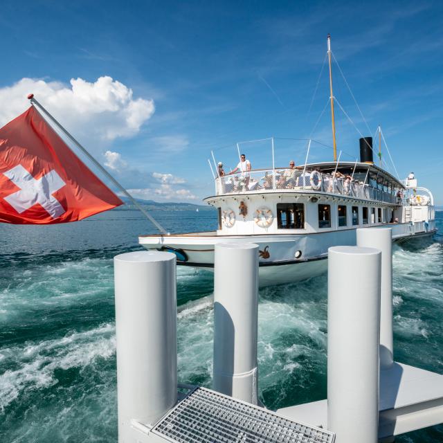 Bâteau de la CGN au départ d'Yvoire
