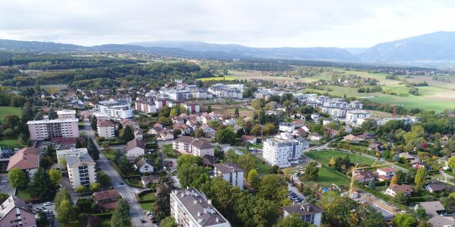 Vista aérea de la ciudad de Saint-Julien-en-Genevois