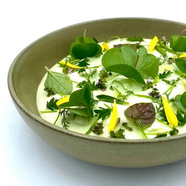 Formaggio fresco di capra cremoso con erbe aromatiche