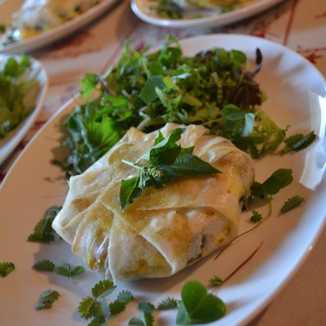 Tartiflette con piante in pasta brick