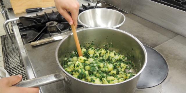 Cuscino di tartifle con erbe selvatiche e formaggio Reblochon