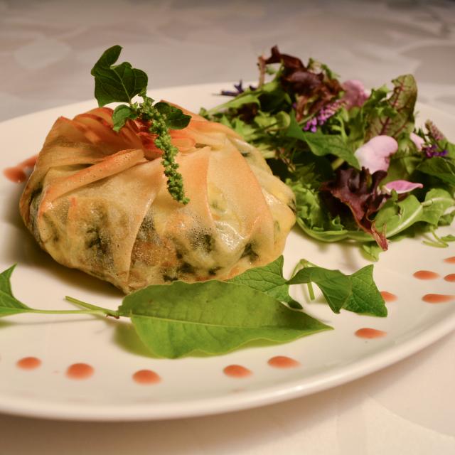 Cuscino di tartifle con erbe selvatiche e formaggio Reblochon