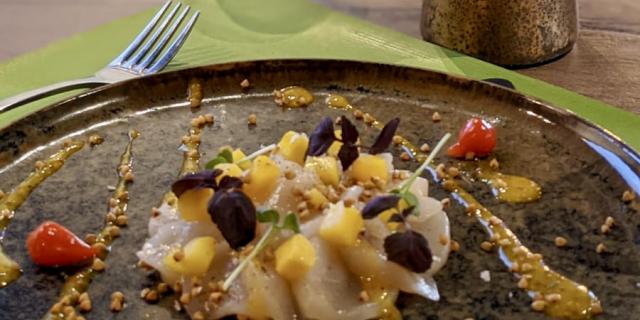 Carpaccio di capesante con mango