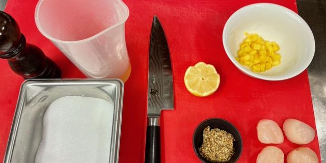 Carpaccio di capesante con mango