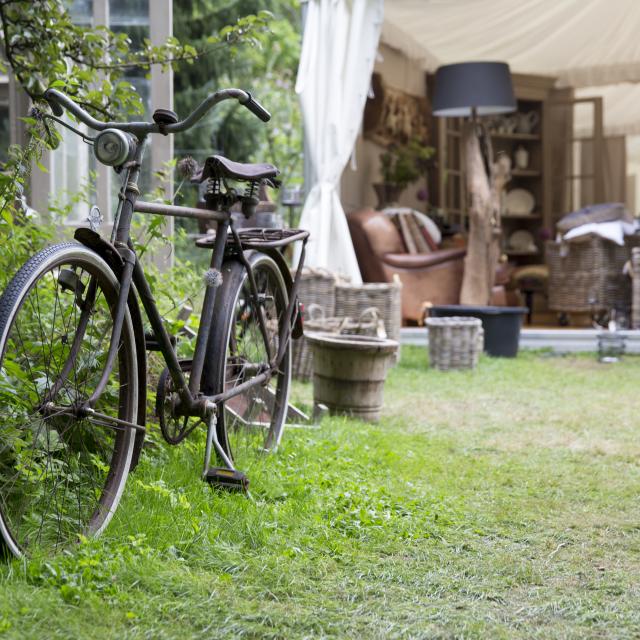 Mercatino delle pulci e vendita di garage