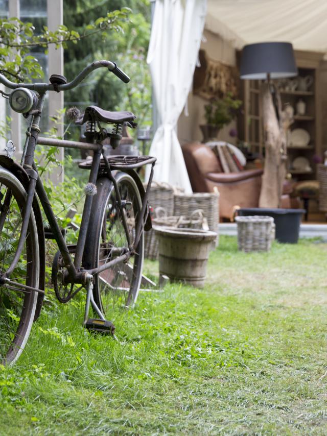 Mercatino delle pulci e vendita di garage