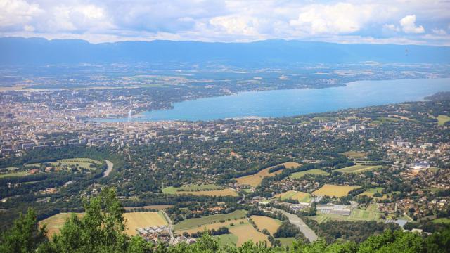 Vue sur le lac Leman et Genève depuis le Salève