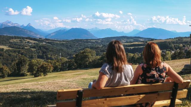 Panorama_Blick_auf_das_Massiv_der_Hörner-OT_Monts_de_Geneve_-_A.Modylevskaia-2560-1200px