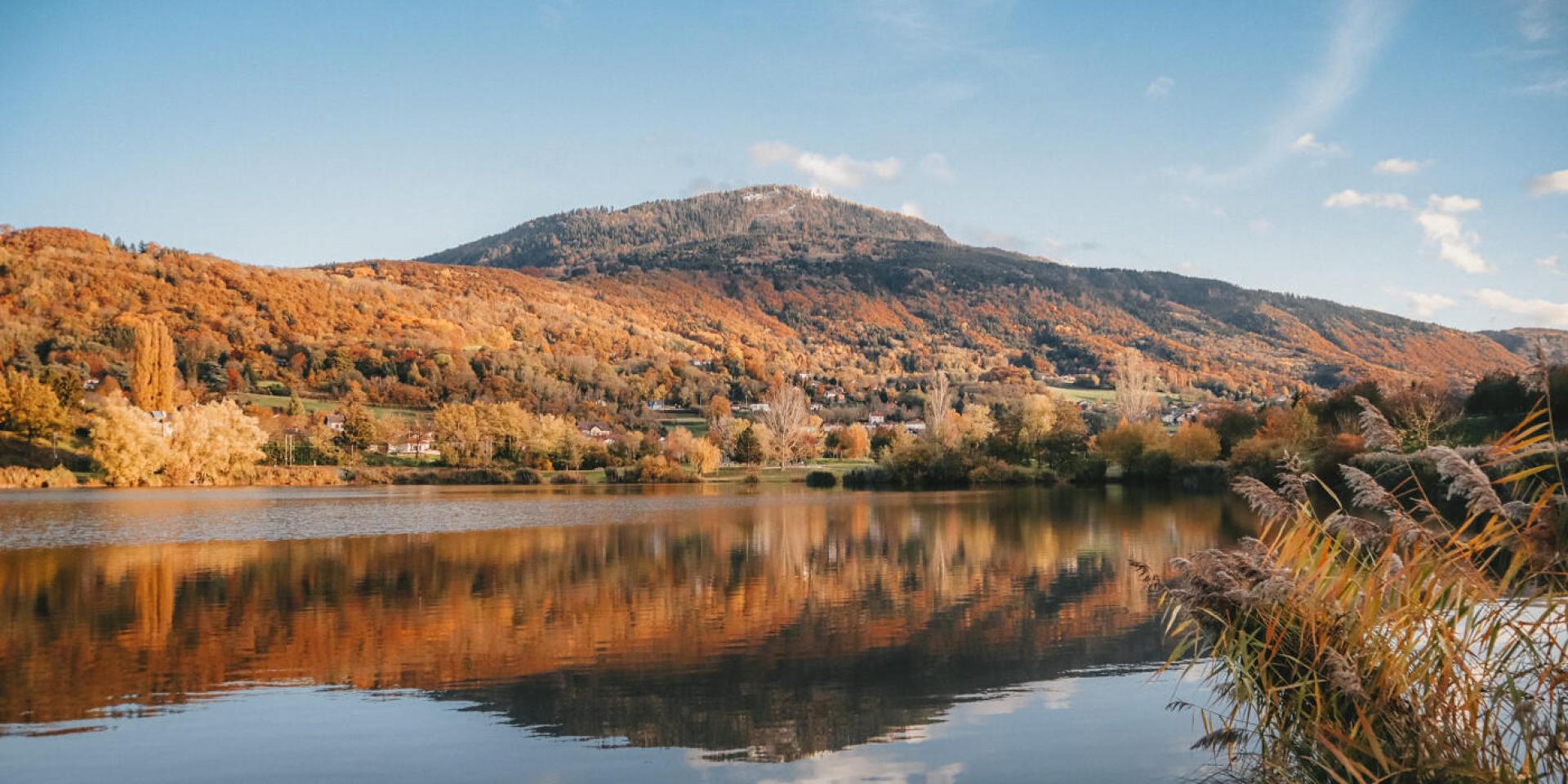 Vista sulle Voirons dal Lac de Machilly