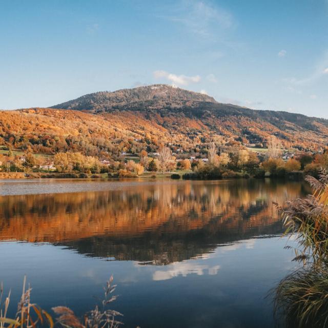 Vista sulle Voirons dal Lac de Machilly