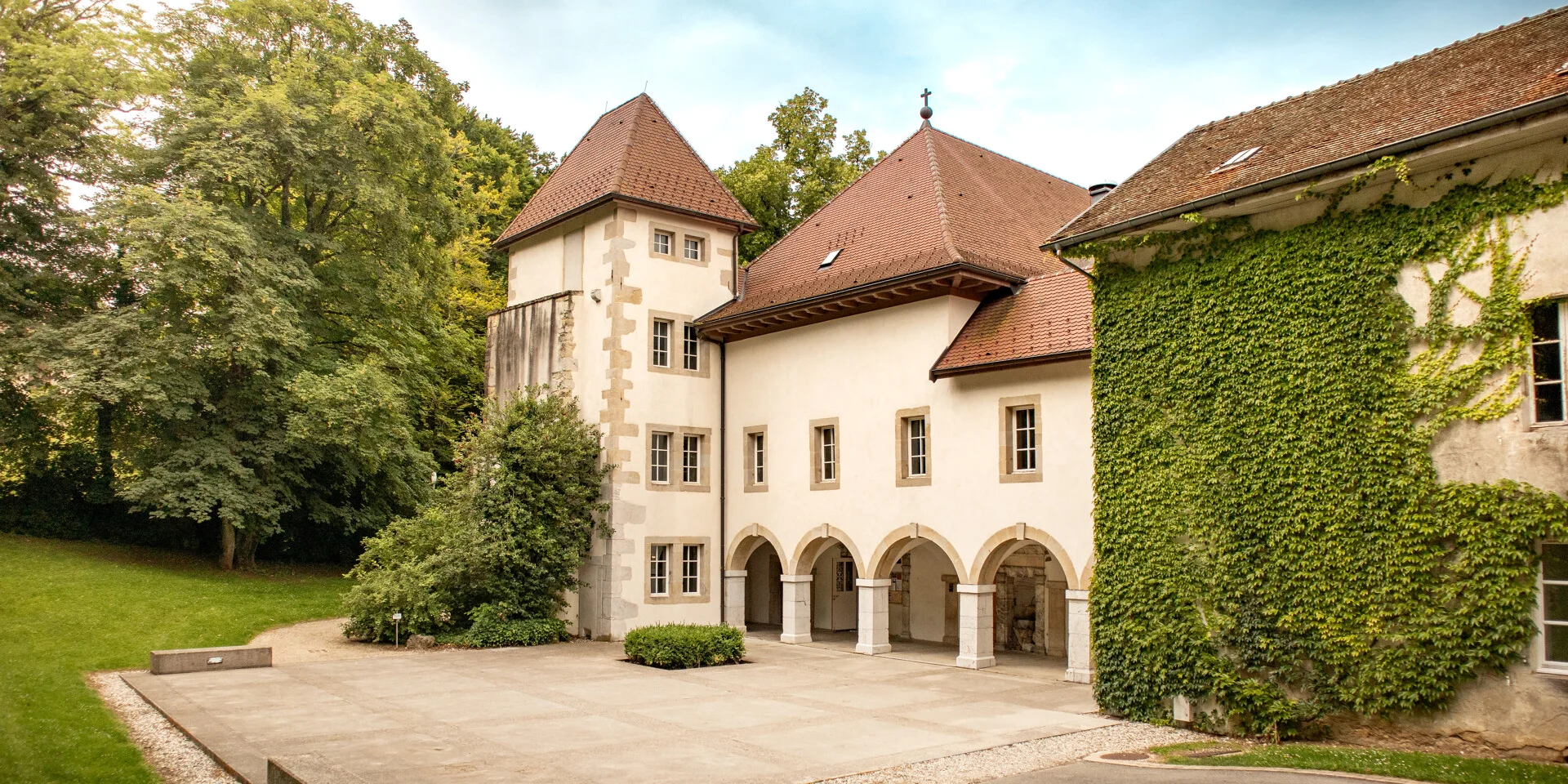 Chartreuse De Pomier Ot Monts Du Genevois Brice Souvansanouk 9800 1920px