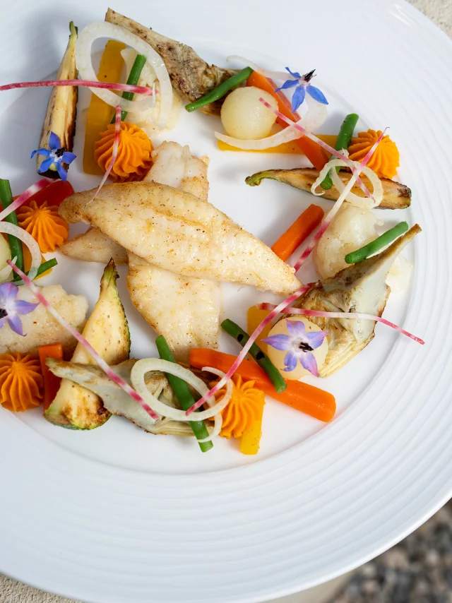 Veduta di un piatto della Paillote di l'Auberge de la Fruitière