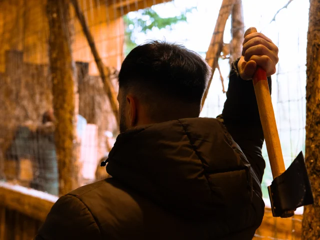 Les Cabanes du Salève - Lancio dell'ascia