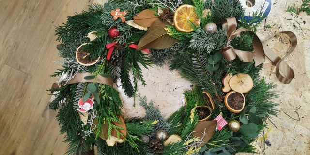 Realisation Lors Dun Atelier De Couronnes De Lavent